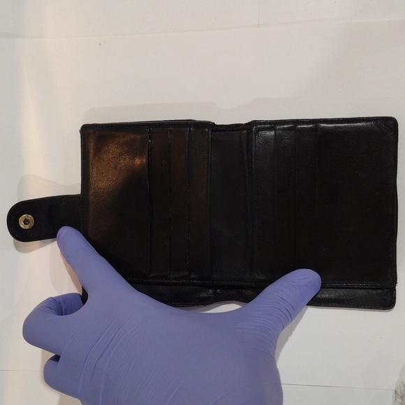 Authentic CHANEL CC Logo Black Leather Snap Wallet, Coin Purse 4.5 x 3.7 inches - Picture 11 of 15